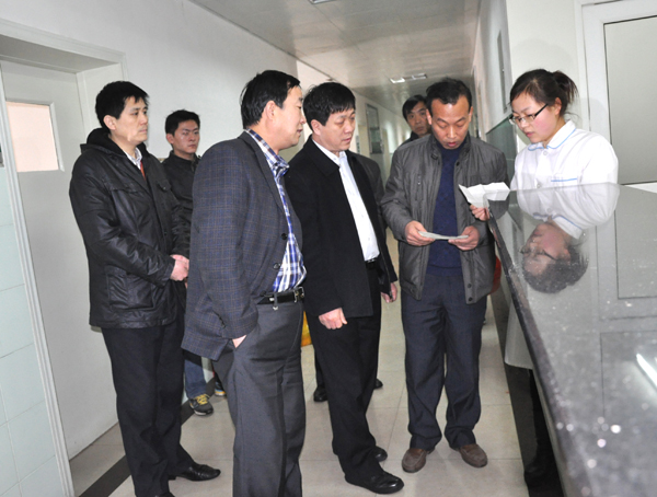 到醫(yī)院詢(xún)問(wèn)病情