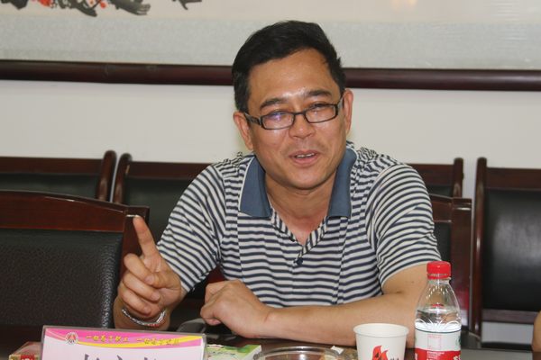 下石節(jié)礦礦長(zhǎng)李文輝介紹礦井發(fā)展建設(shè)情況