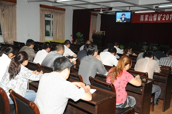 積極分子學(xué)習(xí)現(xiàn)場(chǎng)